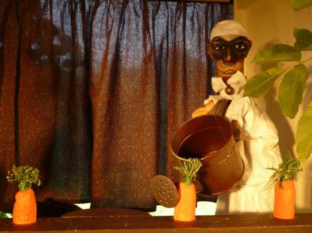 Pulcinella kertészkedik